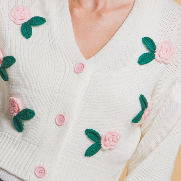 🚨K59 Cream Raised Floral Rose Cardigan - Picture 2 of 3